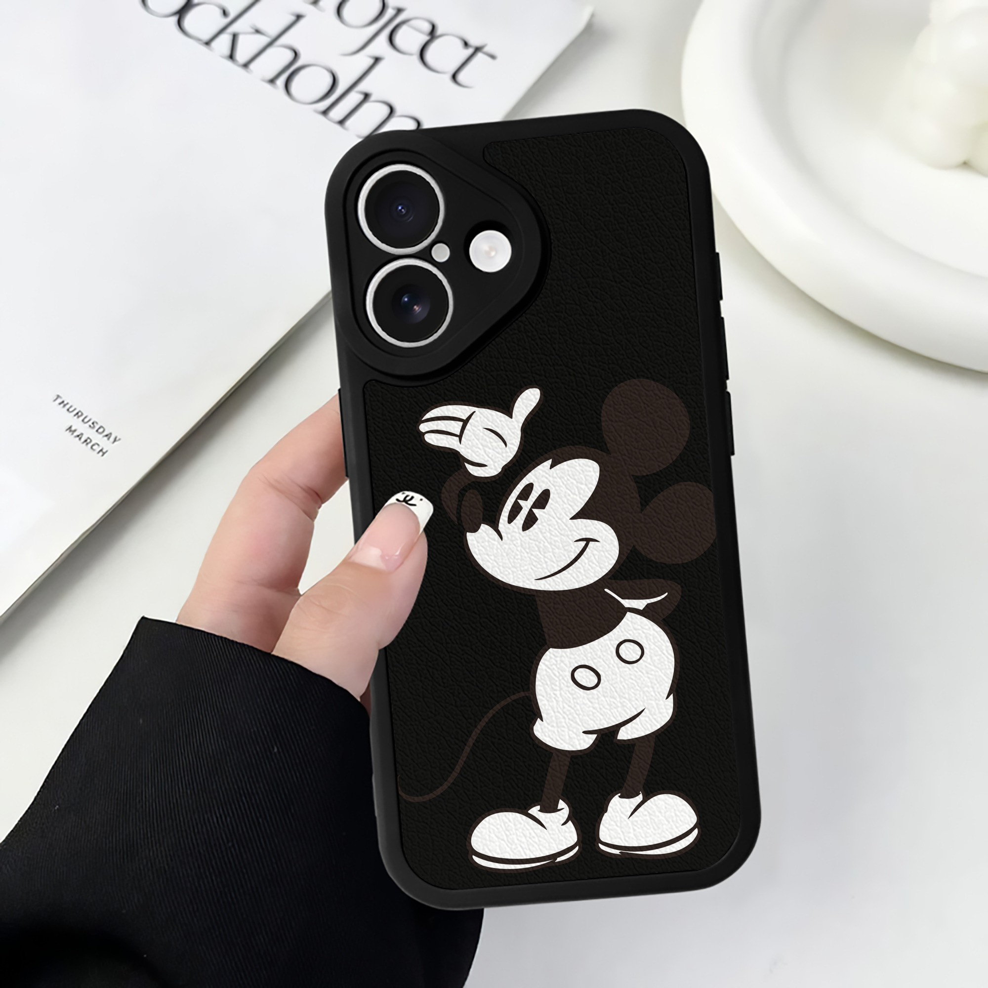 （画像用） ミッキーマウス Mickey Mouse 【iPhone 16シリーズ対応】シリコンスマホケース（レザー調） 材質：シリコン